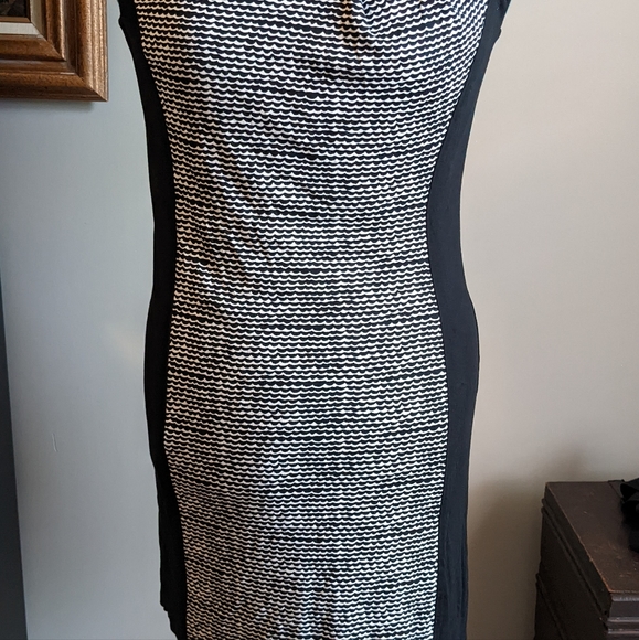 Loft Back and White Business Casual Dress - SP - Picture 5 of 10